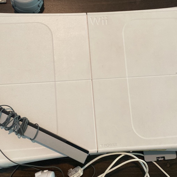 Wii Fit Bundle Plus Mario Kart & So much More - Picture 12 of 12